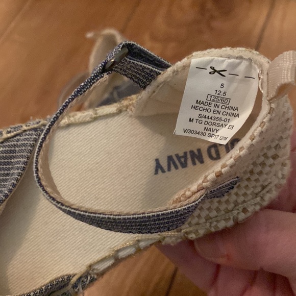Old Navy Espadrilles Sandals Shoes Size 5 toddler like new - Picture 3 of 3